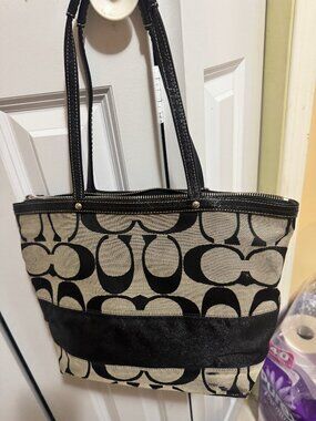 Coach F13548 Black and Tan Colour Medium Handbag